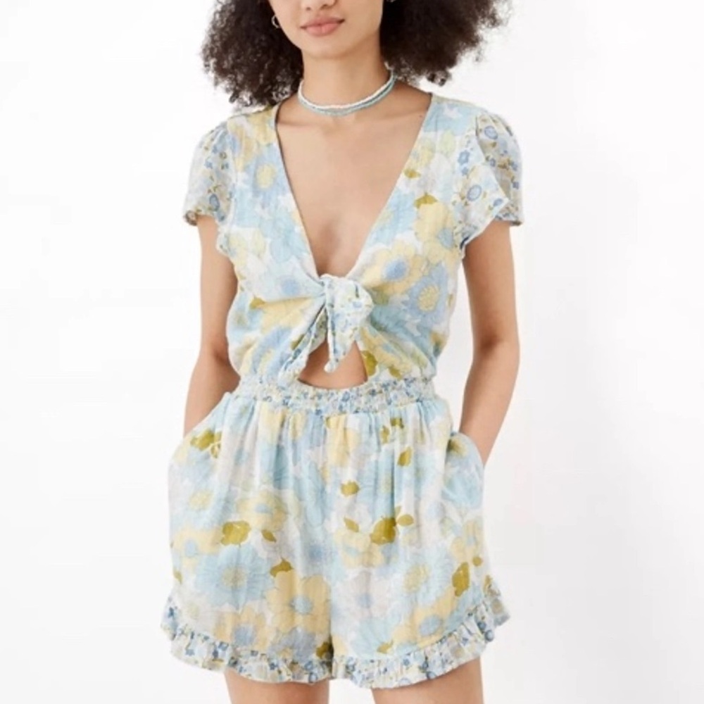 AMERICAN EAGLE | FLORAL 70s BEACH RUFFLE BOW ROMPER - Picture 2 of 11